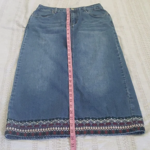 Embroidered Denim Skirt Size 4 - Picture 8 of 11